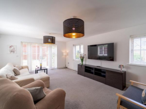 Whitelands Way · Large Family Home 10 mins to Bicester Village Pass the Keys